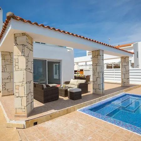Paradise Beachfront Villa *