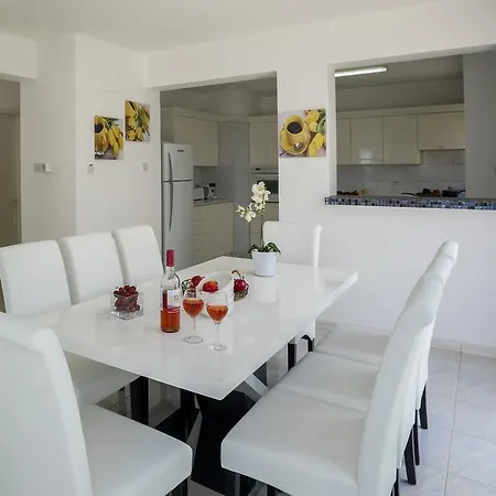 Paradise Beachfront Villa Paralimni