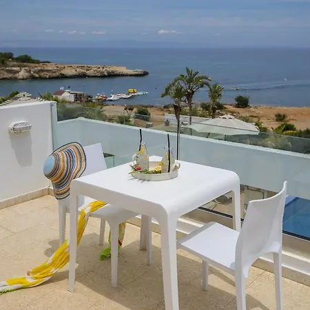 Paradise Beachfront Villa *