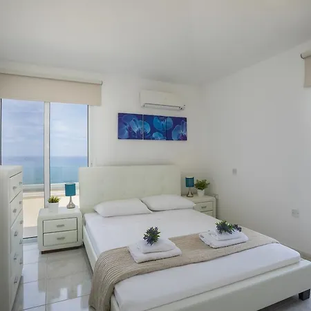 Paradise Beachfront Villa *