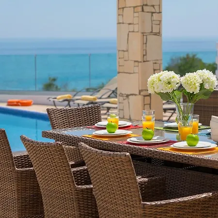 Paradise Beachfront * 帕拉利米尼