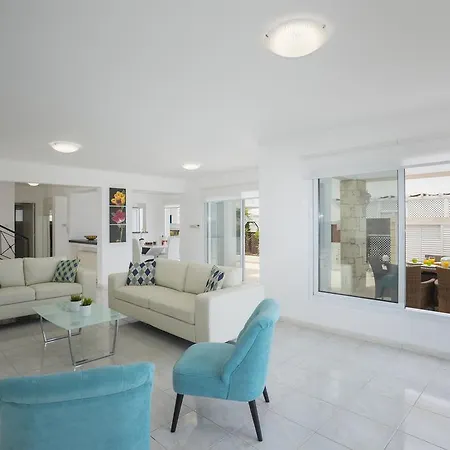 Paradise Beachfront פאראלימני