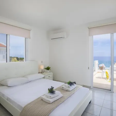 Paradise Beachfront פאראלימני